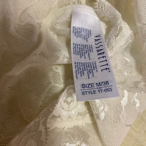 Vassarette pretty camisole - Picture 3 of 6